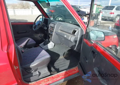 1990 Geo Tracker from USA, damaged, VIN 2CNBJ18U3L6215740
